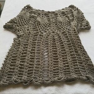Vintage no tags women's crocheted silver gray short sleeved sweater